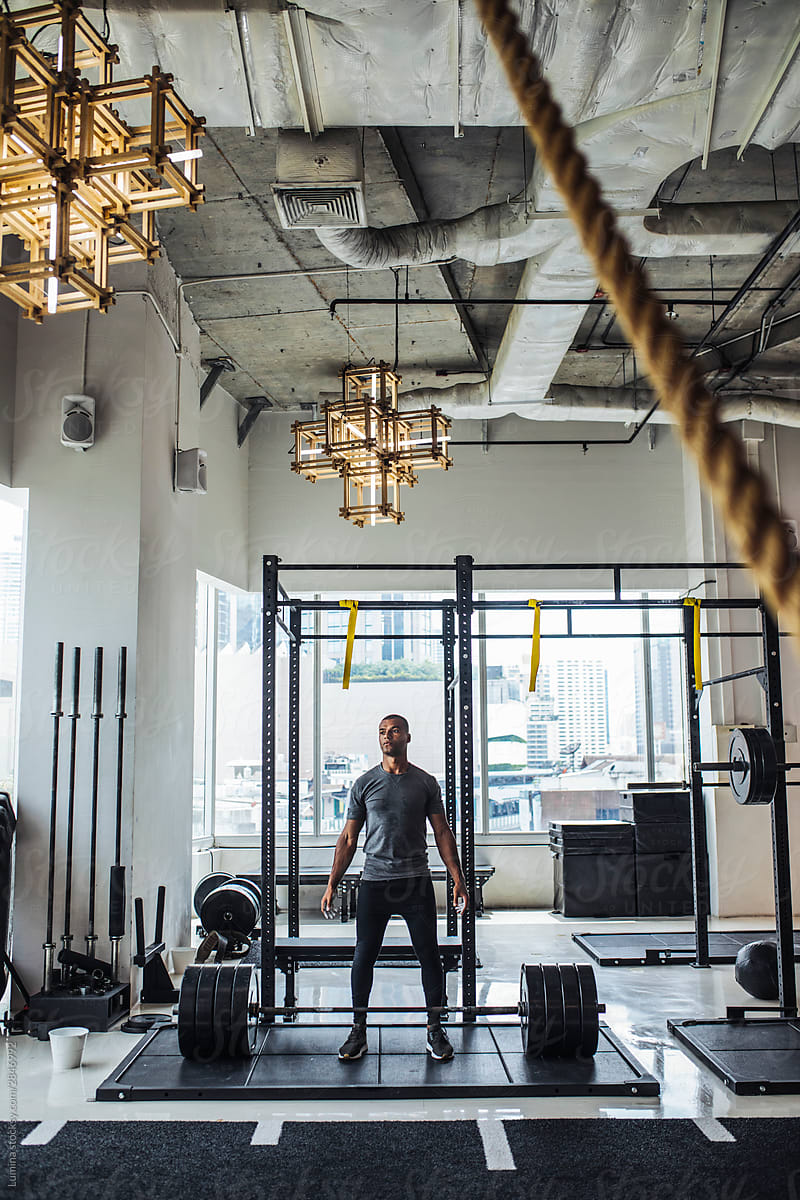 Strong Man ready to deadlift heavy weight